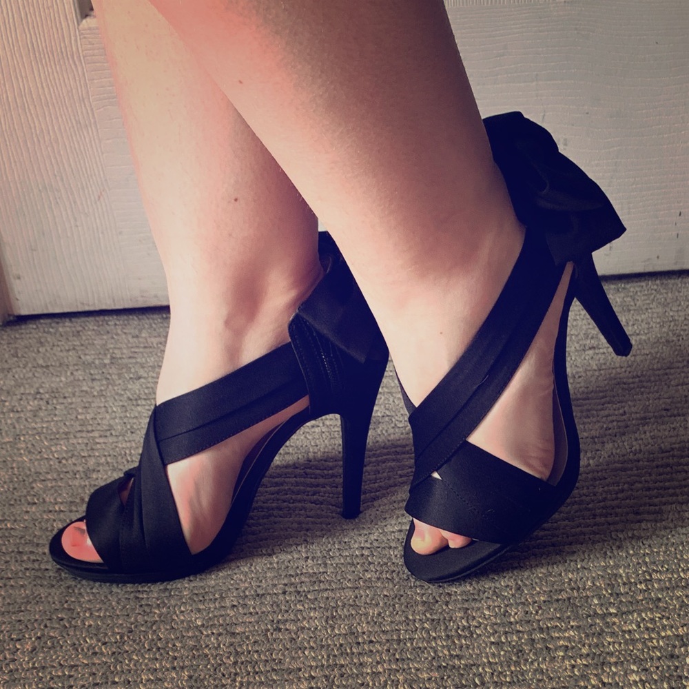 New with box Vera Wang black heels